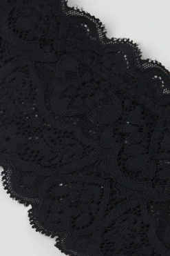 Brasiliana in Pizzo Stile Anni '80