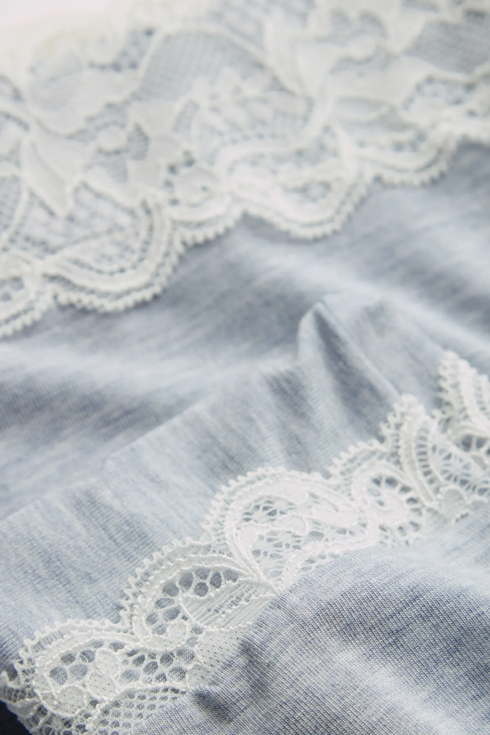 Maglia Aperta Davanti in Modal e Pizzo