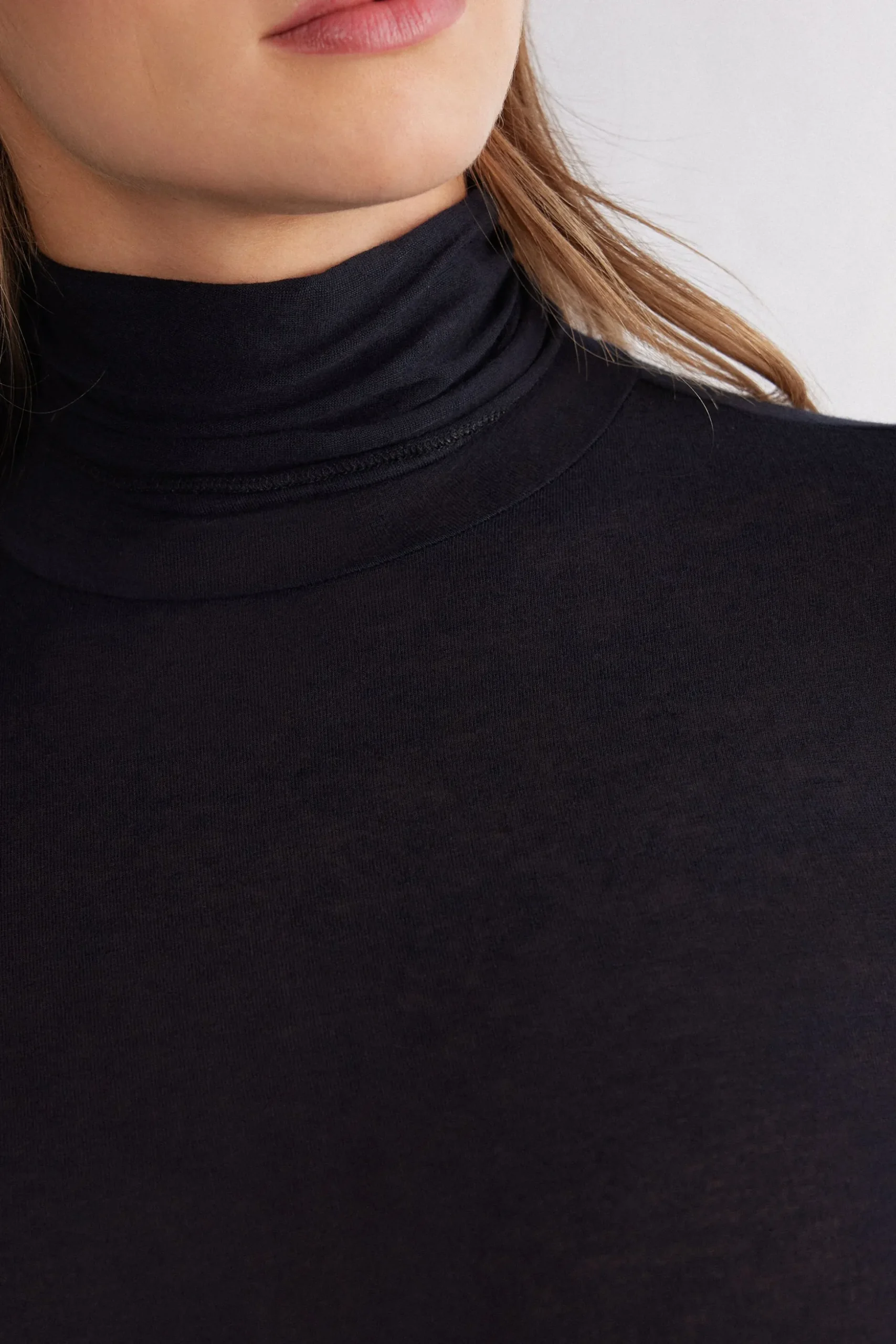 Maglia in Modal Ultralight con Cashmere Collo Alto