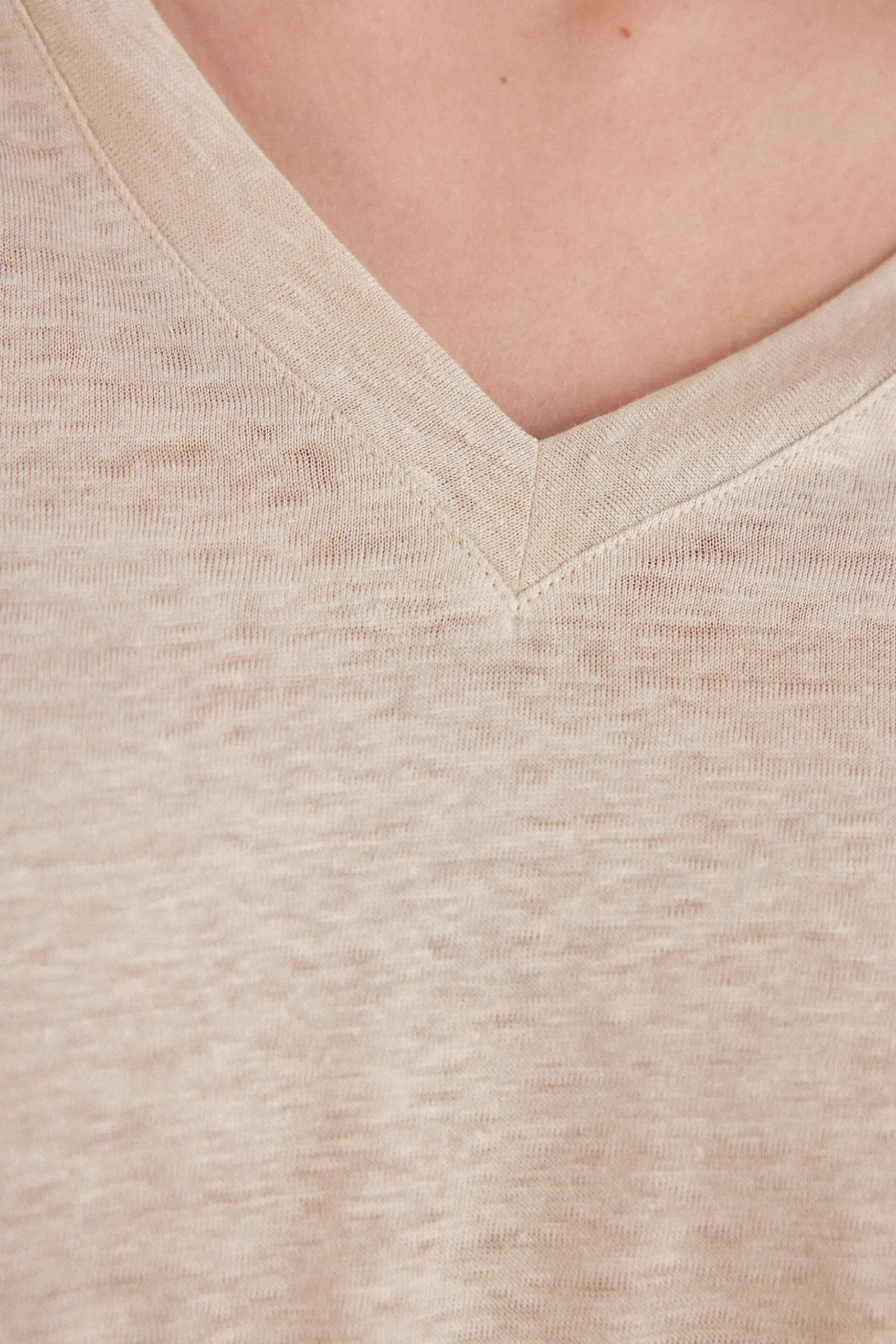 Maglia Manica Corta con Scollo a V in Lino