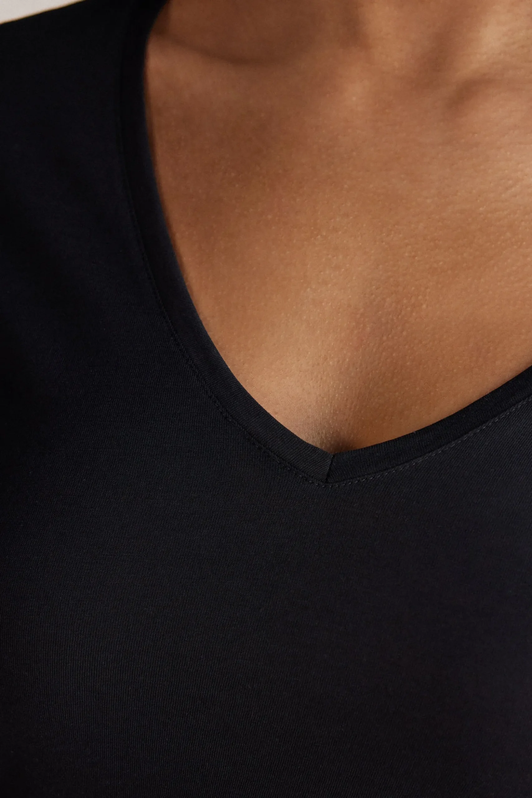 Maglia Manica Corta con Scollo a V in Cotone Ultrafresh