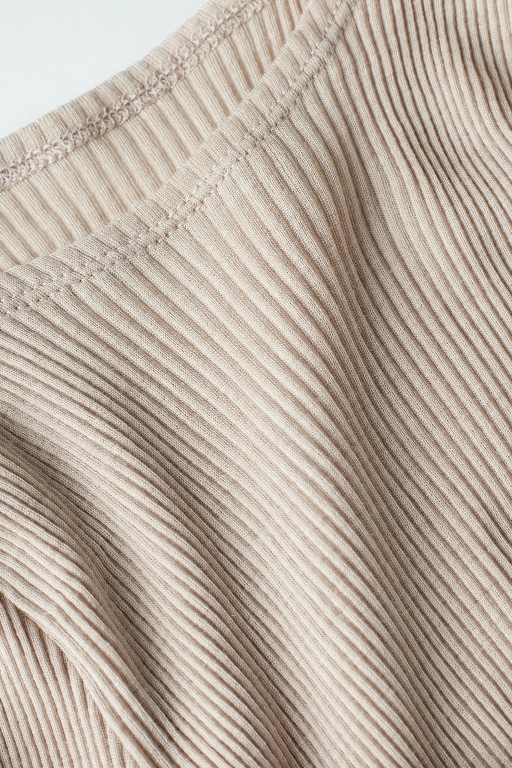 Maglia Manica Lunga a Girocollo Ampio in Lana e Seta