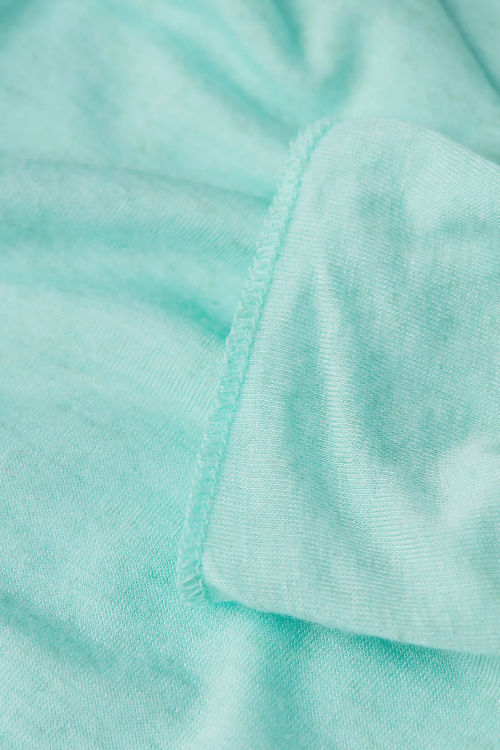 Maglia Manica Lunga in Modal con Cashmere e Scollo a Barchetta