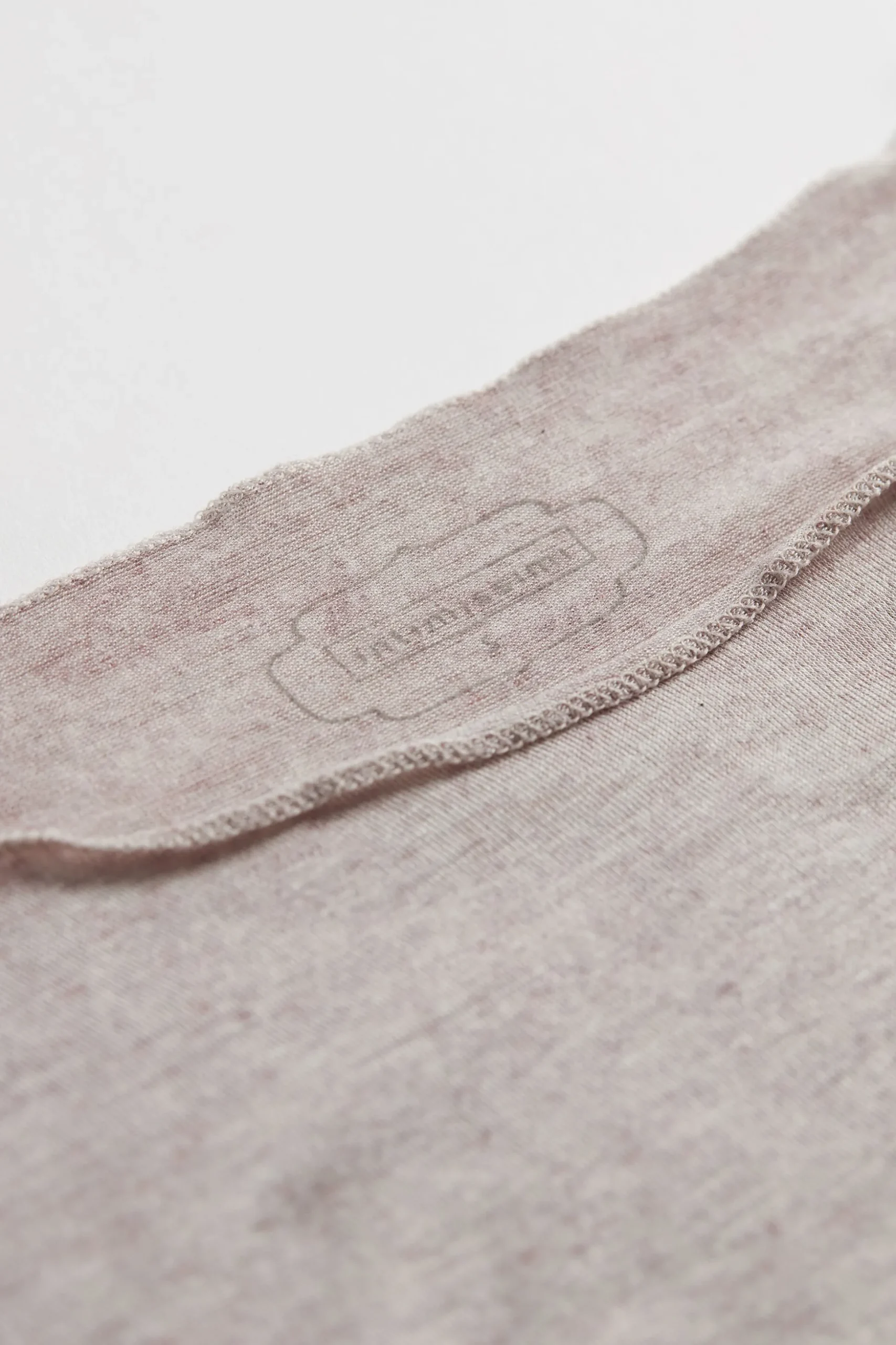 Maglia Manica Lunga in Modal con Cashmere e Scollo a Barchetta
