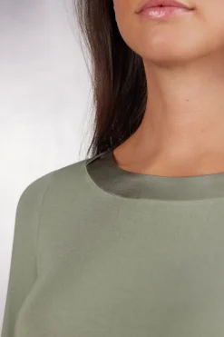 Maglia Manica Lunga Scollo a Barchetta in Modal Satin Details