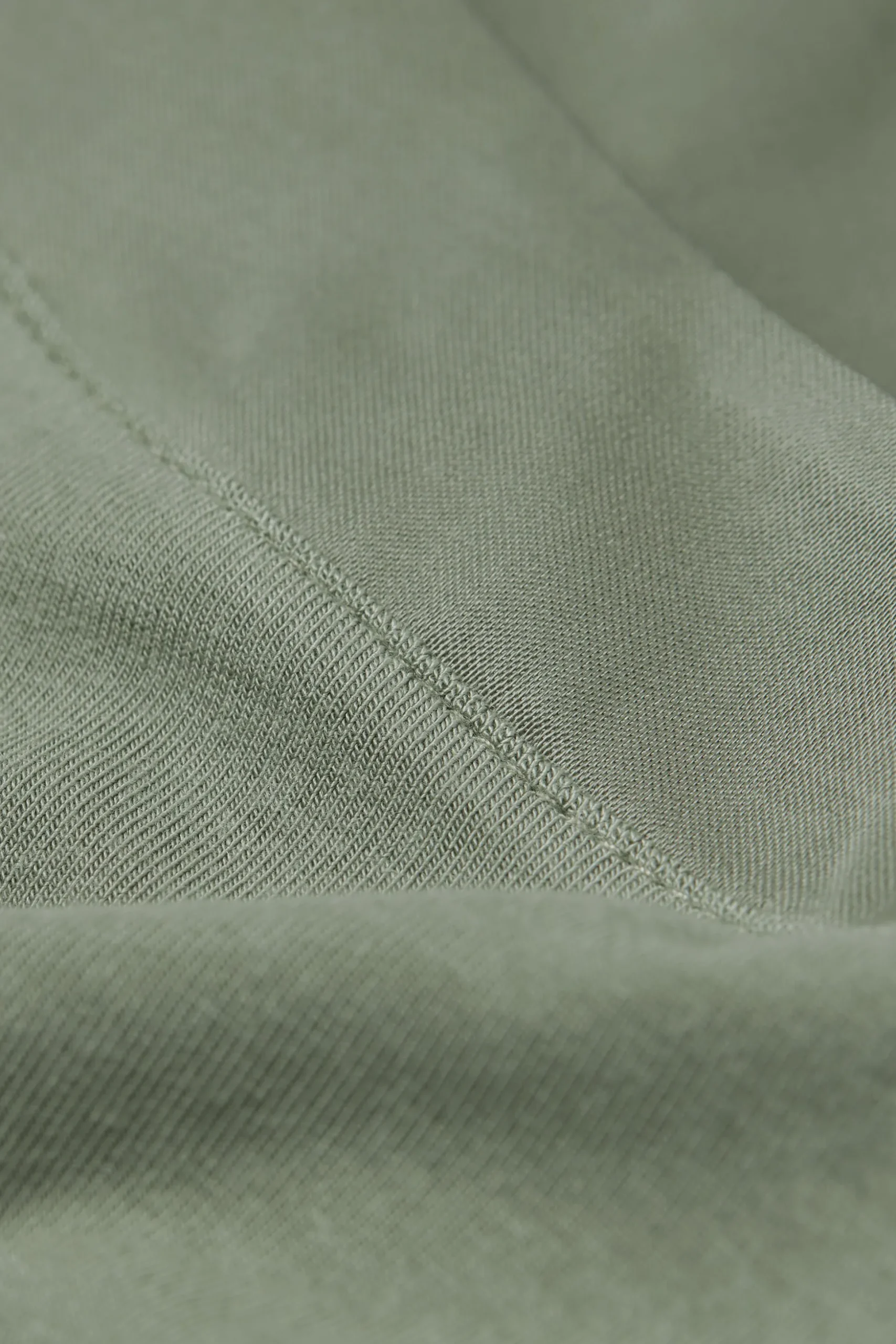 Maglia Manica Lunga Scollo a Barchetta in Modal Satin Details