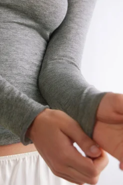Maglia Scollo a V in Modal Ultralight con Cashmere