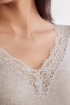 Maglia scollo a V in Modal Cashmere Ultralight e Pizzo