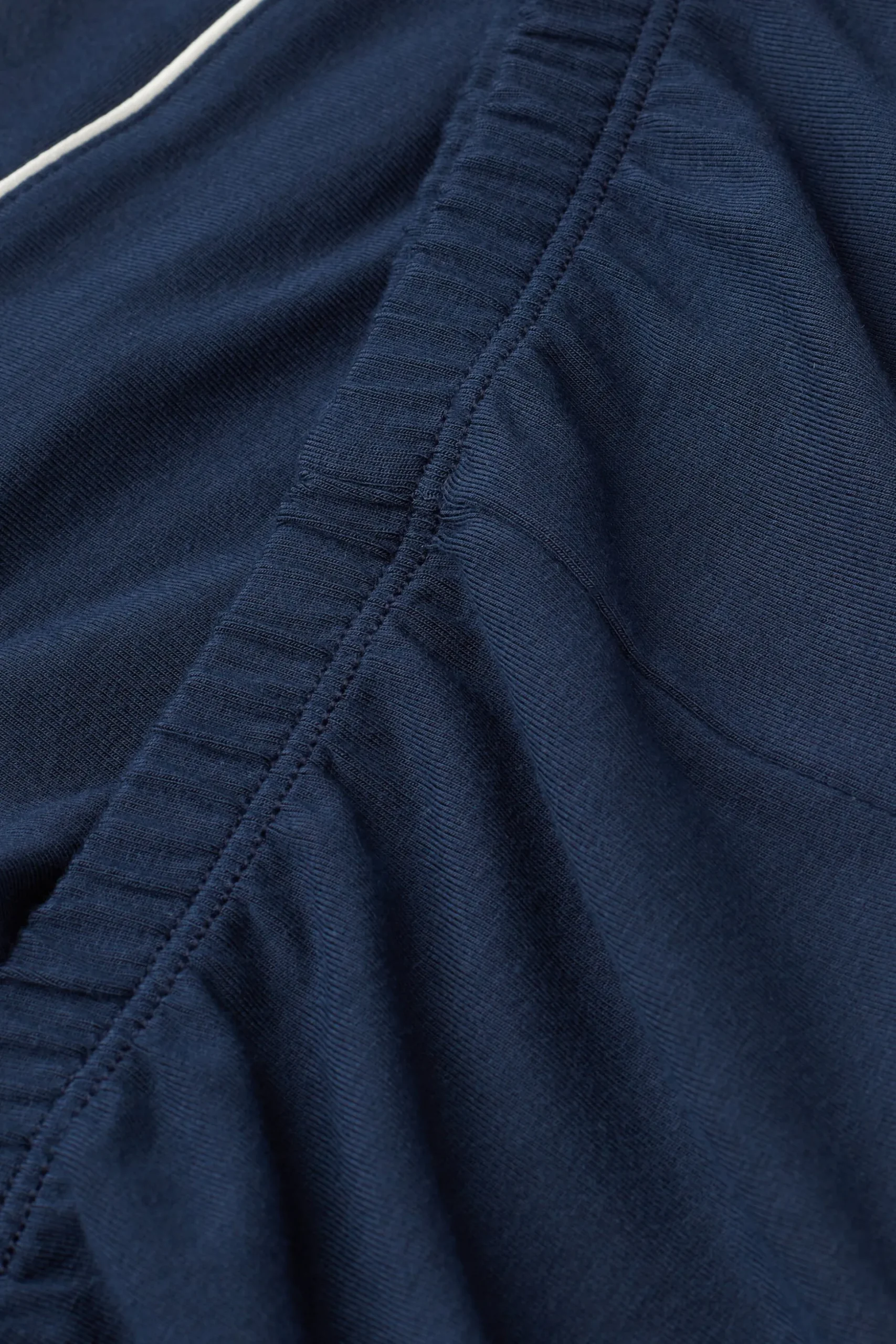 Pantaloncino in Modal con Profili a Contrasto