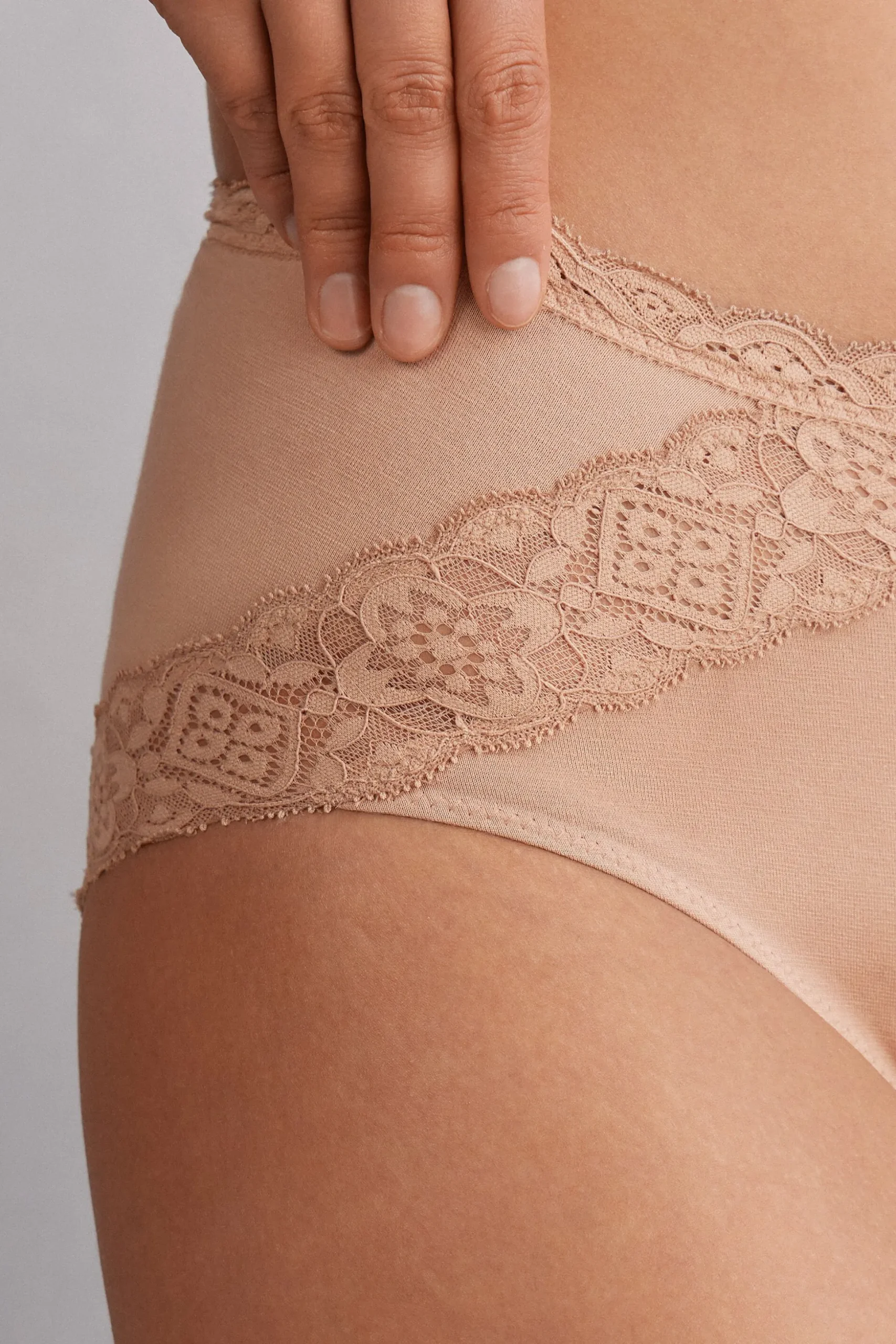 Slip Vita Semi-alta in Cotone e Pizzo