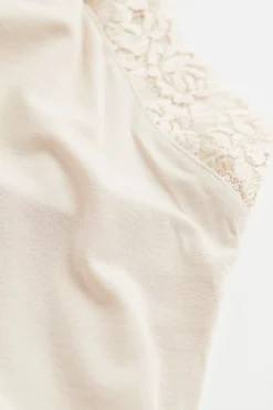Top in Modal Pretty Flowers